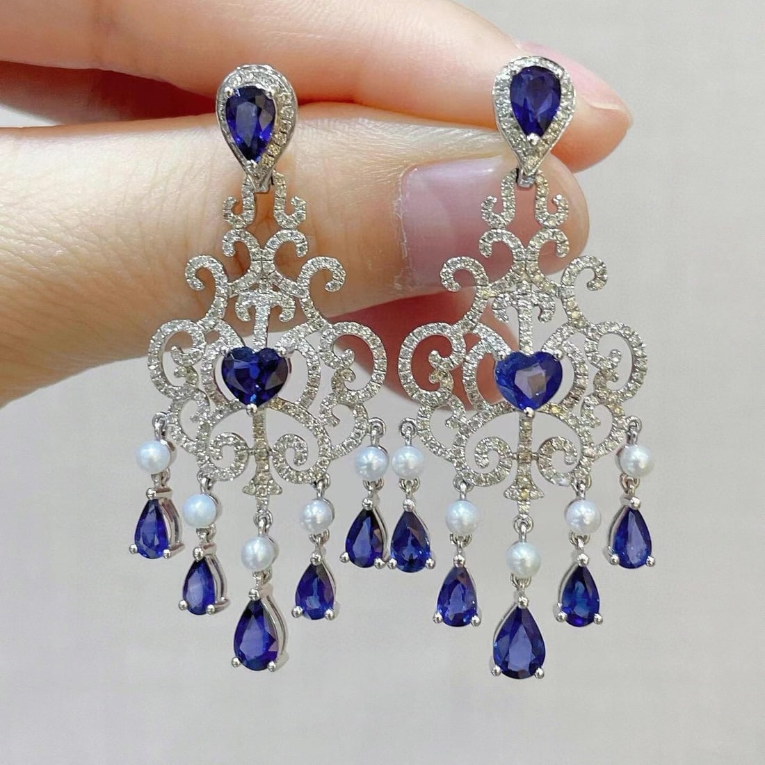 14k Gold 5.68 Ctw Natural Sapphire & Diamond Earrings: Ref:230942219 // gold content:14k gold // main gemstone:sapphire // shape:multiply // carat weight:4. 33ct // color:blue // treatment:natural // // adjacent gemstone 2 : diamond // shape:round // cara