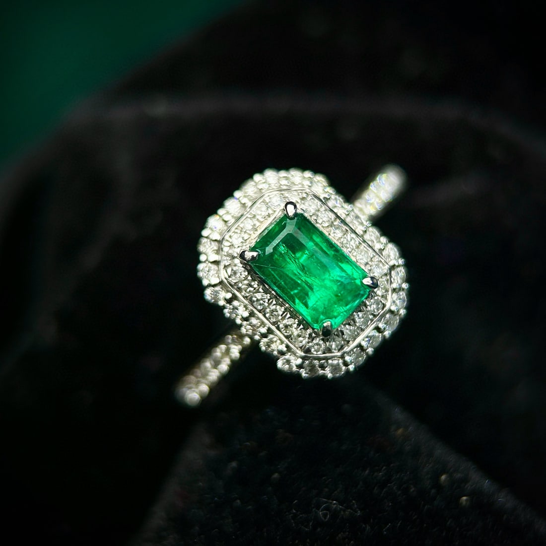 14k Gold 1.48 Ctw Vivid Green Natural Emerald & Diamond Ring - 2