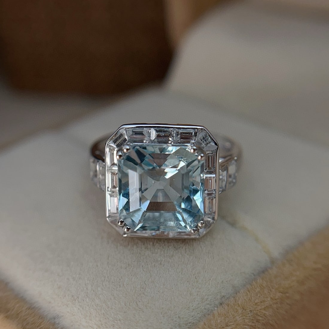 14k Gold 4.05 Ct Natural Aquamarine & Sapphire Ring: Ref:230942262 // gold content:14k gold // ring size:7. 25us // // main gemstone:aquamarine // shape:octagonal // carat weight:4. 05ct // color:blue // treatment:natural // // adjacent gemstone 2 : sap