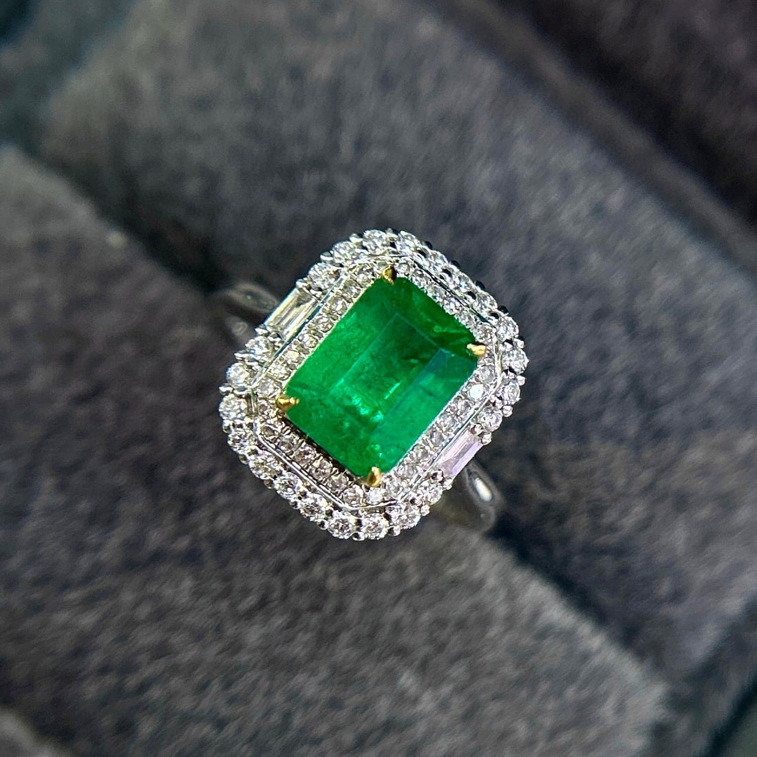 14k Gold 3.39 Ctw Vivid Green Natural Emerald & Diamond Ring - 2