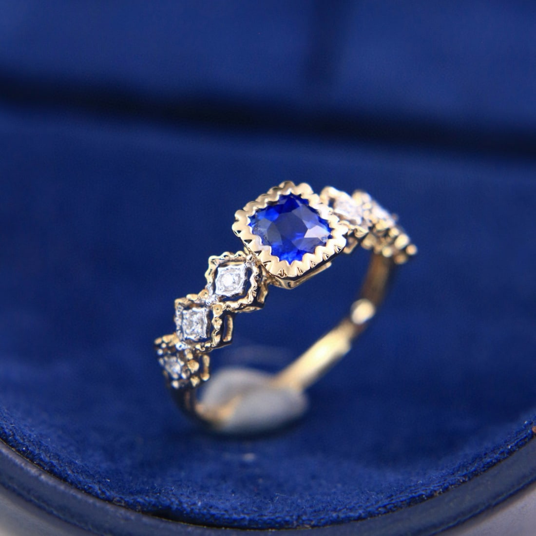 14k Gold 1.10 Ctw Vivid Blue Natural Sapphire & Diamond Ring - 3