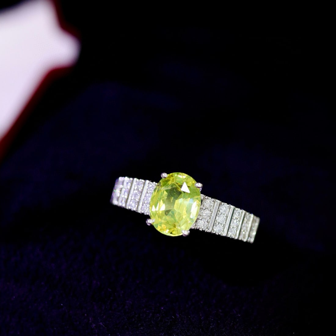 14k Gold 1.94 Ctw Natural Chrysoberyl & Diamond Ring: Ref:230942308 // gold content:14k gold // ring size:7. 25us // // main gemstone:chrysoberyl // shape:oval // carat weight:1. 7ct // color:yellow // treatment:natural // // adjacent gemstone 2 :