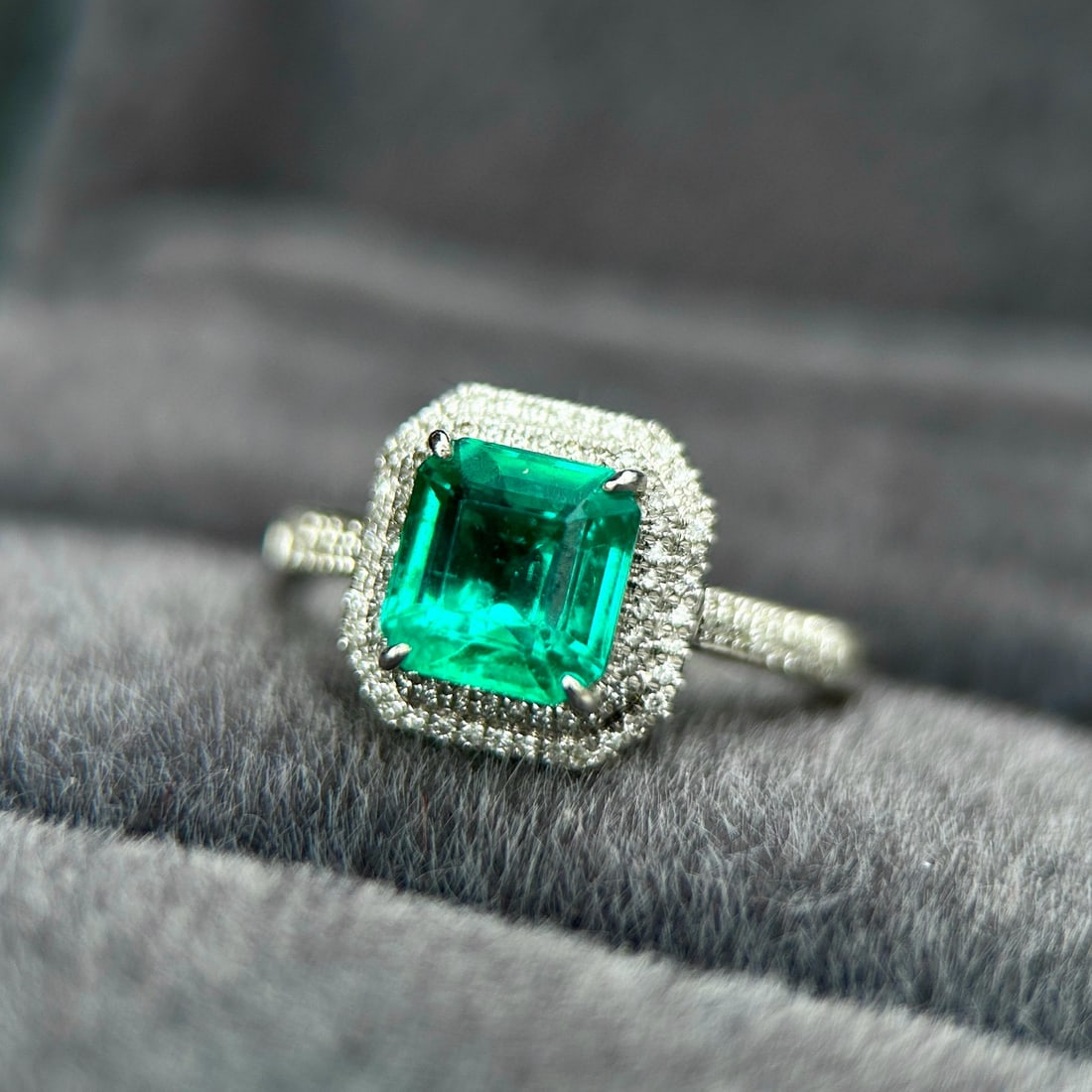 14k Gold 2.22 Ctw Vivid Green Natural Emerald & Diamond Ring - 3