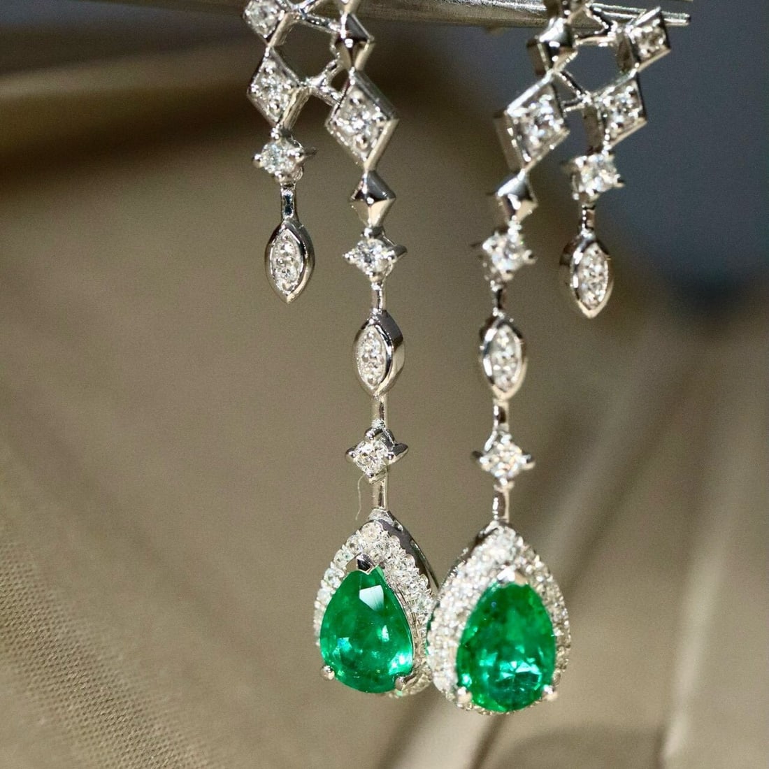 14k Gold 1.12 Ctw Vivid Green Natural Emerald & Diamond Earrings - 3