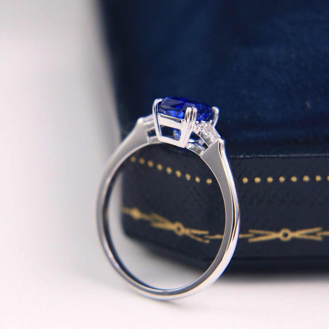 14k Gold 1.67 Ctw Vivid Blue Natural Sapphire & Diamond Ring - 3