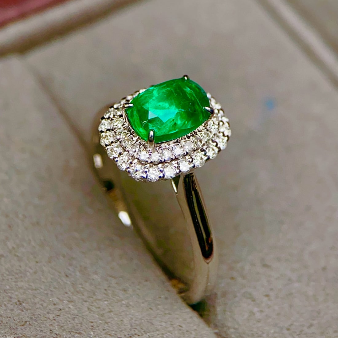 14k Gold 1.64 Ctw Vivid Green Natural Emerald & Diamond Ring - 5