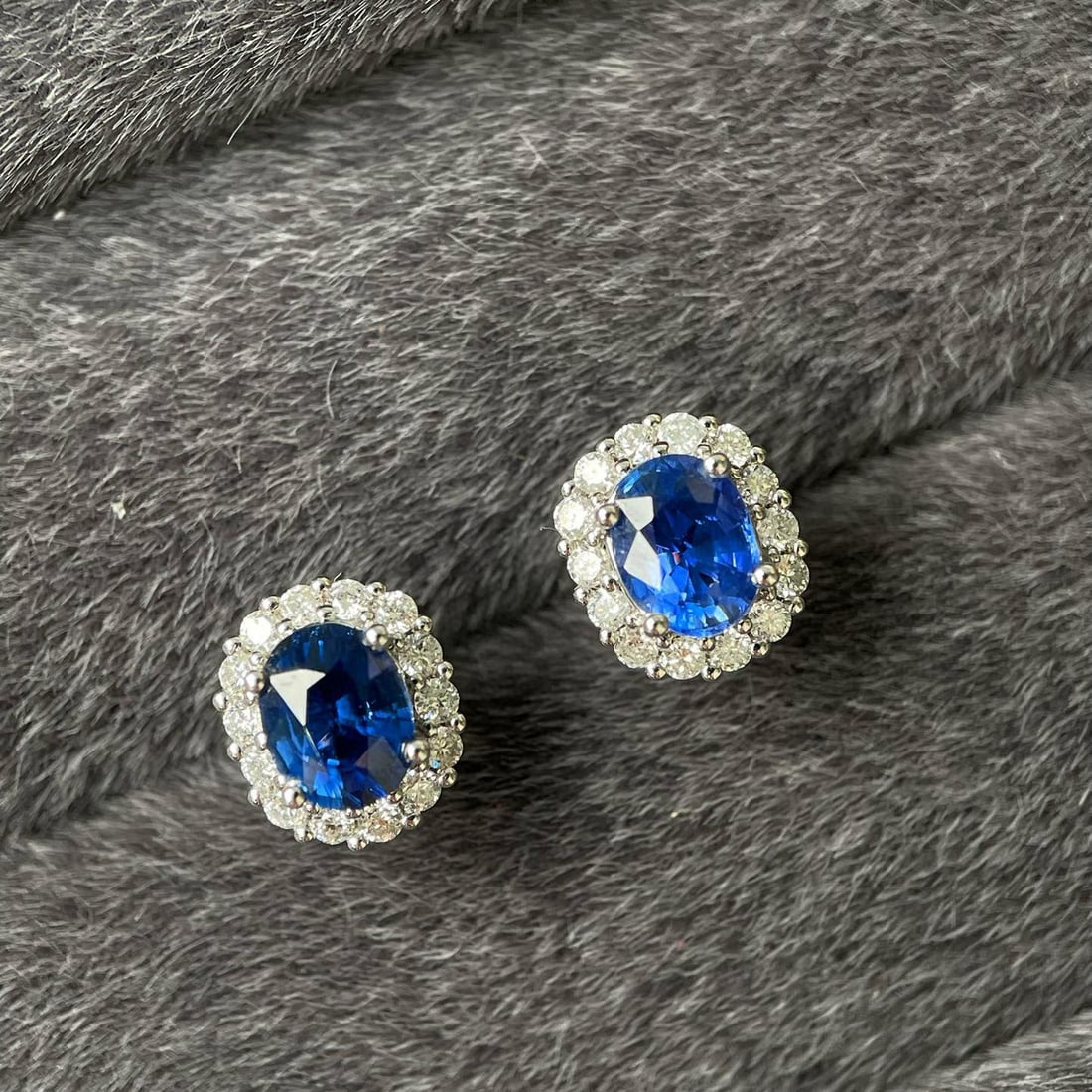 14k Gold 1.57 Ctw Vivid Blue Natural Sapphire & Diamond Earrings - 4