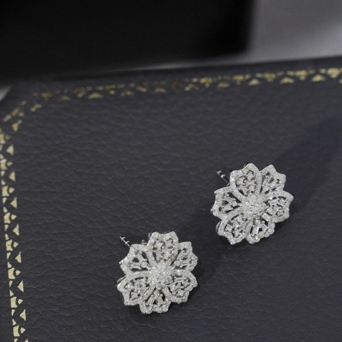 14k Gold 0.9 Ct Natural H Diamond & Flowers Earrings - 4