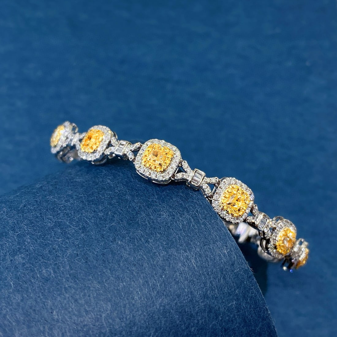 14k Gold 3.54 Ctw Natural Yellow Diamond & Diamond Bracelet - 4