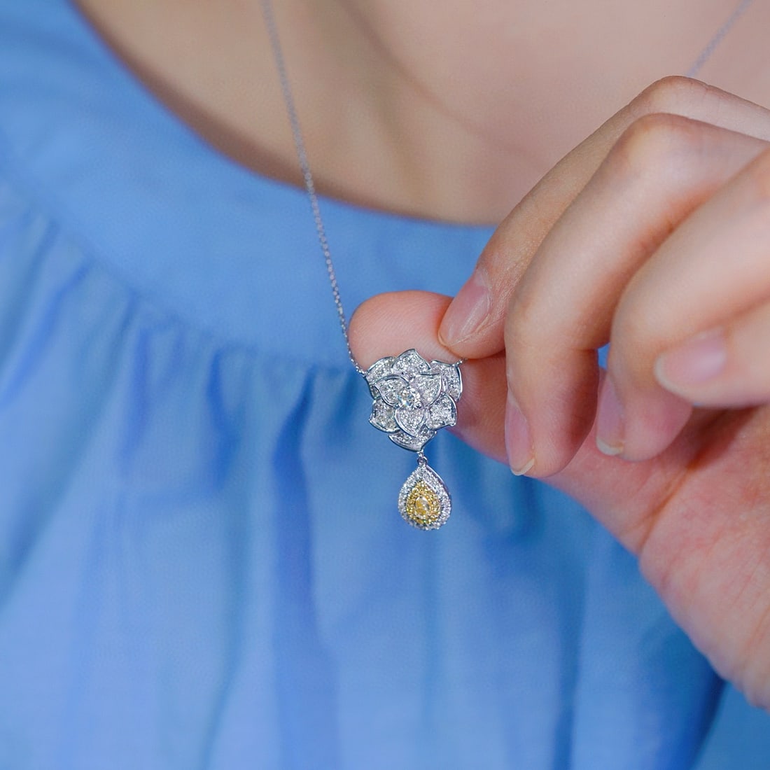 14k Gold 0.75 Ctw Natural Yellow Diamond & Diamond & Flowers Necklace - 2
