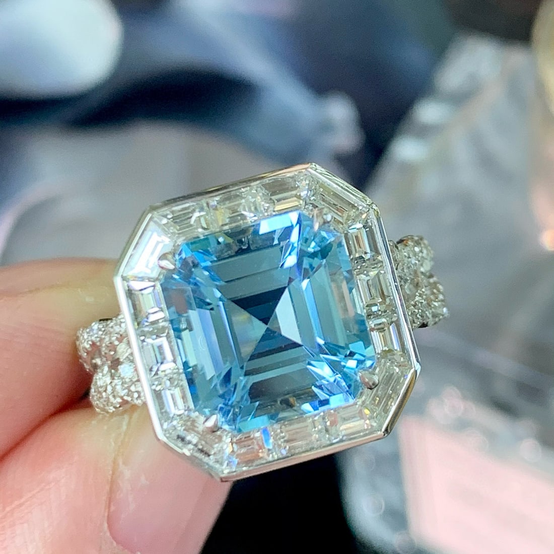 14k Gold 4.99 Ctw Natural Aquamarine & Diamond Ring - 4