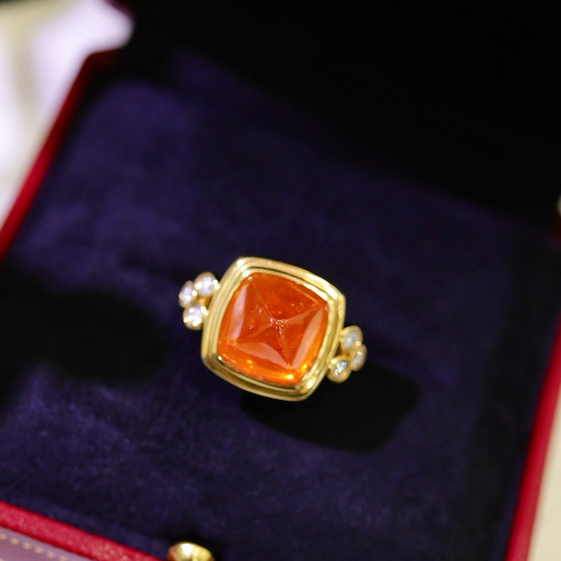 14k Gold 9.26 Ctw Natural Spessartine & Diamond Ring: Ref:230942434 // gold content:14k gold // ring size:7. 25us // // main gemstone:spessartine // shape:suger-loaf // carat weight:9. 07ct // color:orange // treatment:natural // // adjacent gemstone 2 :