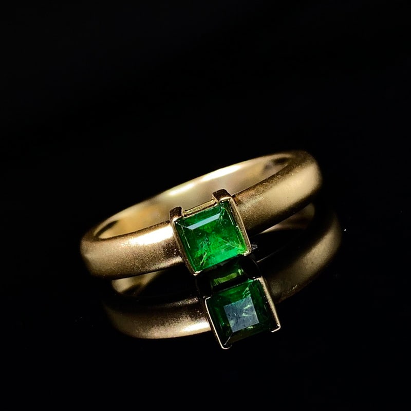 14k Gold 0.22 Ct Vivid Green Natural Emerald Ring - 3