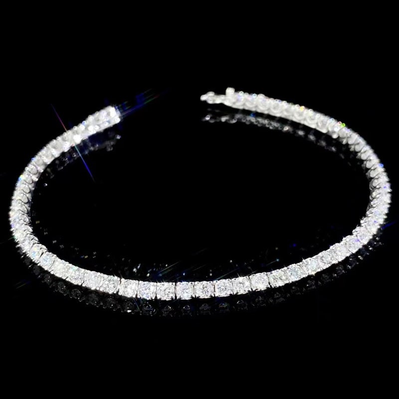 14k Gold 4.1 Ct Natural H Diamond Bracelet: Ref:230939008 // gold content:14k gold // main gemstone:diamond // shape:round // carat weight:4. 1ct // clarity grade:vs-si // color:h // treatment:natural // cut grade:g // Condition: New Low Estim