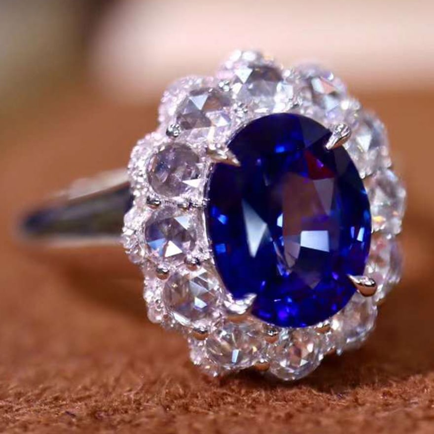 14k Gold 3.10 Ctw Natural Sapphire & Diamond Ring: Ref:230939039 // gold content:14k gold // ring size:7. 25us // // main gemstone:sapphire // shape:oval // carat weight:2. 55ct // color:blue // treatment:natural // // adjacent gemstone 2 : diamond //