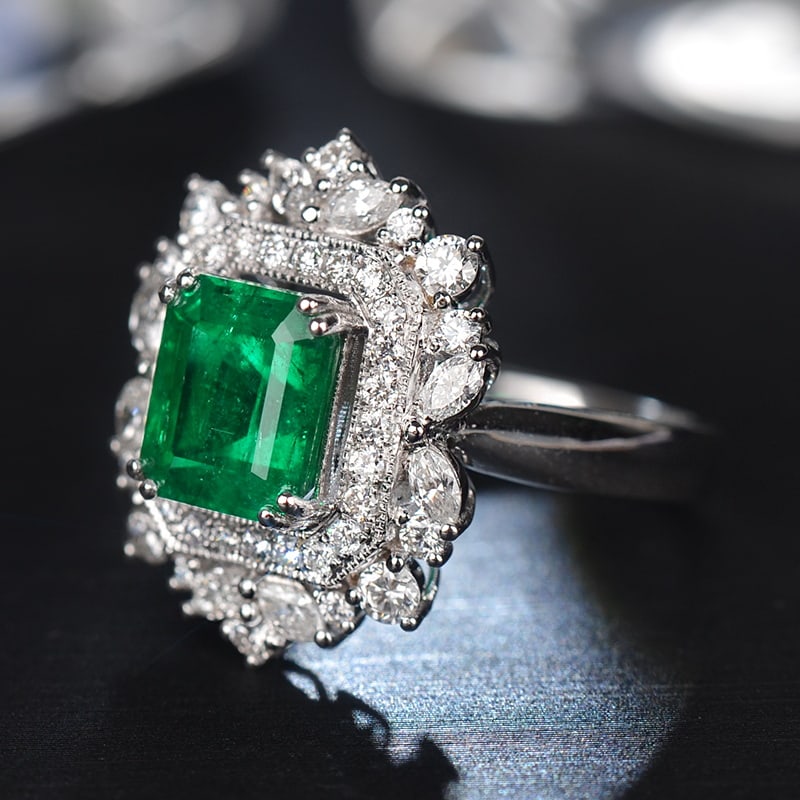 14k Gold 3.14 Ctw Vivid Green Natural Emerald & Diamond Ring - 2