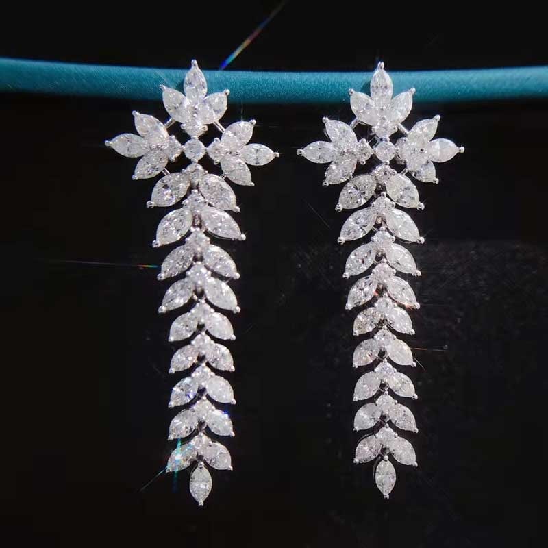 14k Gold 4 Ct Natural H Diamond Earrings: Ref:230939059 // gold content:14k gold // main gemstone:diamond // shape:multiply // carat weight:4ct // clarity grade:vs-si // color:h // treatment:natural // Condition: NewLow Estimate: