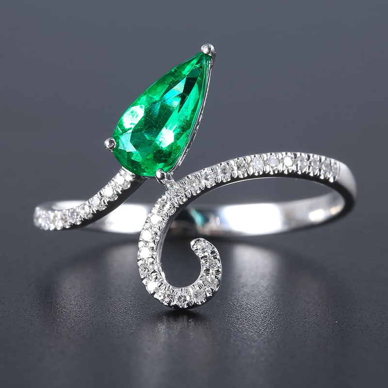14k Gold 0.56 Ctw Vivid Green Natural Emerald & Diamond Ring: Ref:230939115 // gold content:14k gold // ring size:7. 25us // // main gemstone:emerald // shape:pear // carat weight:0. 46ct // color:vivid green // treatment:natural // // adjacent gemstone 2 : diam