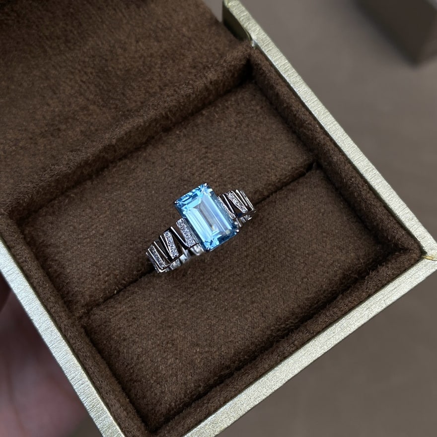 14k Gold 1.85 Ct Natural Aquamarine & Diamond Ring: Ref:230939197 // gold content:14k gold // ring size:7. 25us // // main gemstone:aquamarine // shape:octagonal // carat weight:1. 85ct // color:santa maria color // treatment:natural // // adjacent