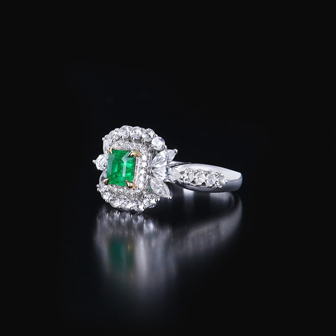 14k Gold 0.66 Ctw Vivid Green Natural Emerald & Diamond Ring - 5