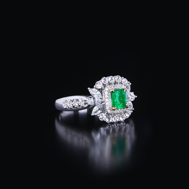 14k Gold 0.66 Ctw Vivid Green Natural Emerald & Diamond Ring - 6