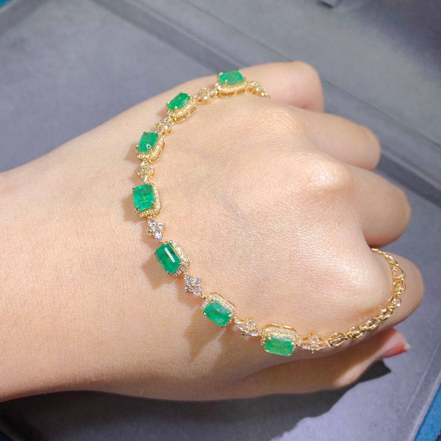 14k Gold 4.7 Ctw Vivid Green Natural Emerald & Diamond Bracelet - 2