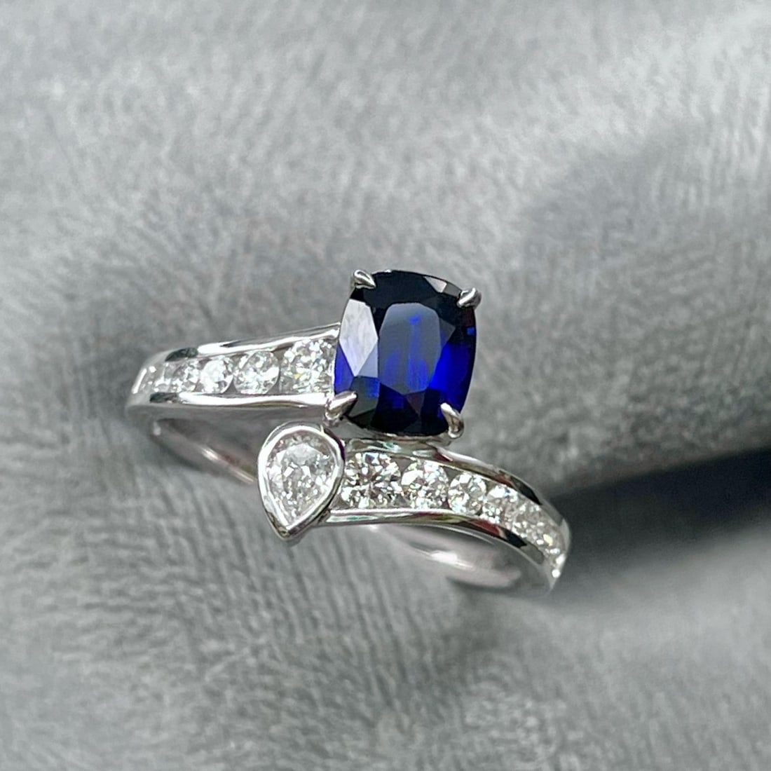 14k Gold 2.12 Ctw Natural Sapphire & Diamond Ring: Ref:230940011 // gold content:14k gold // ring size:7. 25us // // main gemstone:sapphire // shape:cushion // carat weight:1. 58ct // color:royal blue // treatment:natural // // adjacent gemstone 2