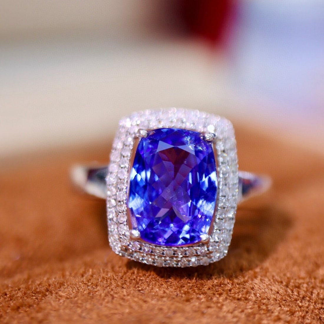 14k Gold 3.37 Ctw Natural Tanzanite & Diamond Ring: Ref:230940012 // gold content:14k gold // ring size:7. 25us // // main gemstone:tanzanite // shape:cushion // carat weight:2. 95ct // color:blue // treatment:natural // // adjacent gemstone 2 :