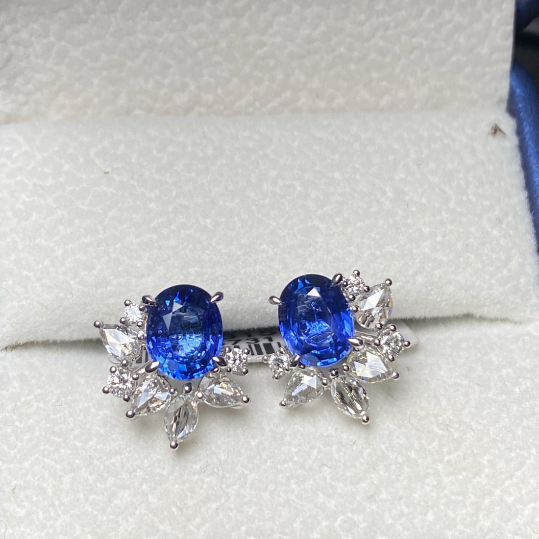 14k Gold 3.88 Ctw Natural Sapphire & Diamond Earrings: Ref:230940016 // gold content:14k gold // main gemstone:sapphire // shape:oval // carat weight:2. 90ct // color:blue // treatment:natural // // adjacent gemstone 2 : diamond // shape:multiply // carat