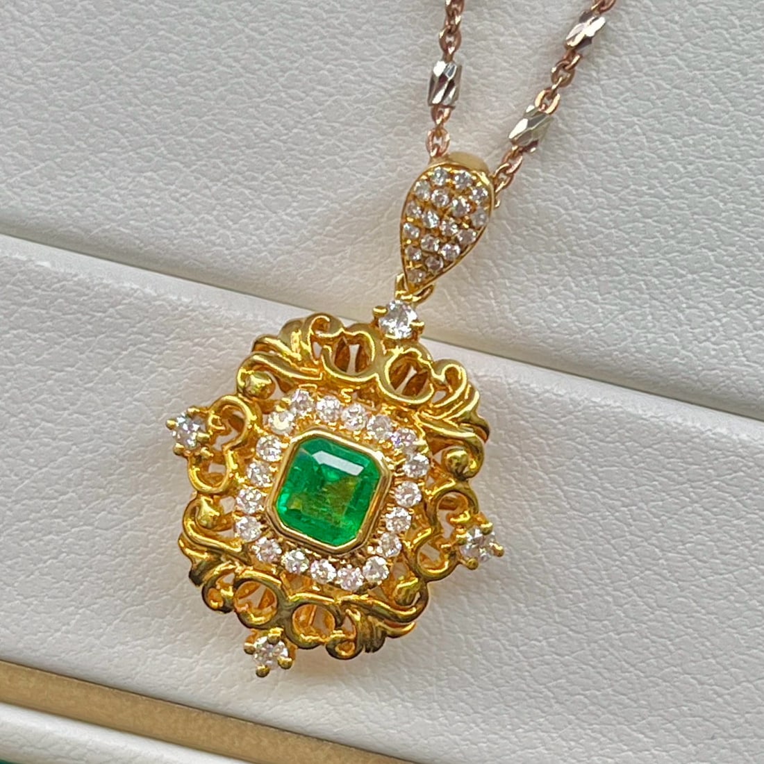 14k Gold 0.69 Ctw Vivid Green Natural Emerald & Diamond Pendant( Without Chain ) - 3