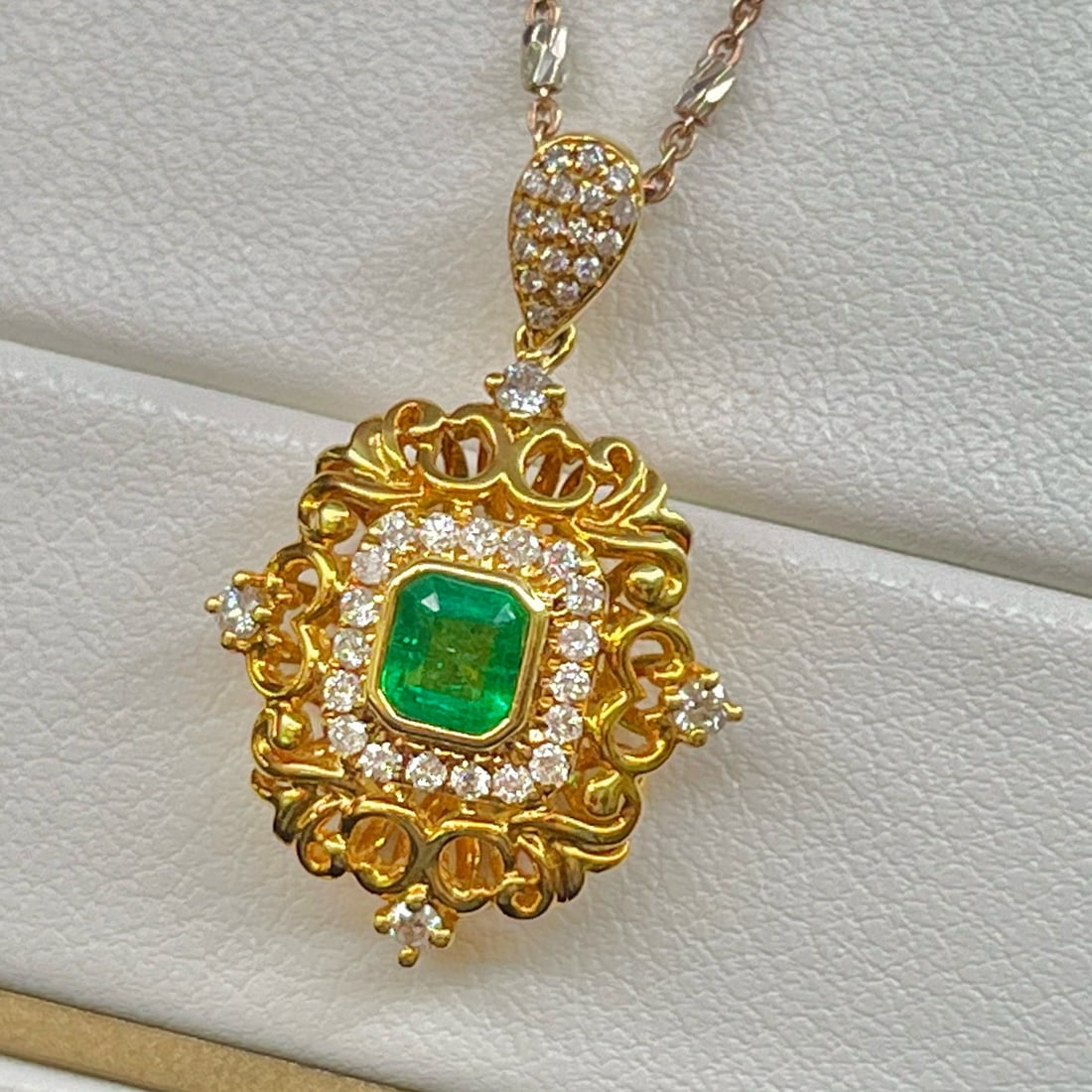 14k Gold 0.69 Ctw Vivid Green Natural Emerald & Diamond Pendant( Without Chain ) - 5