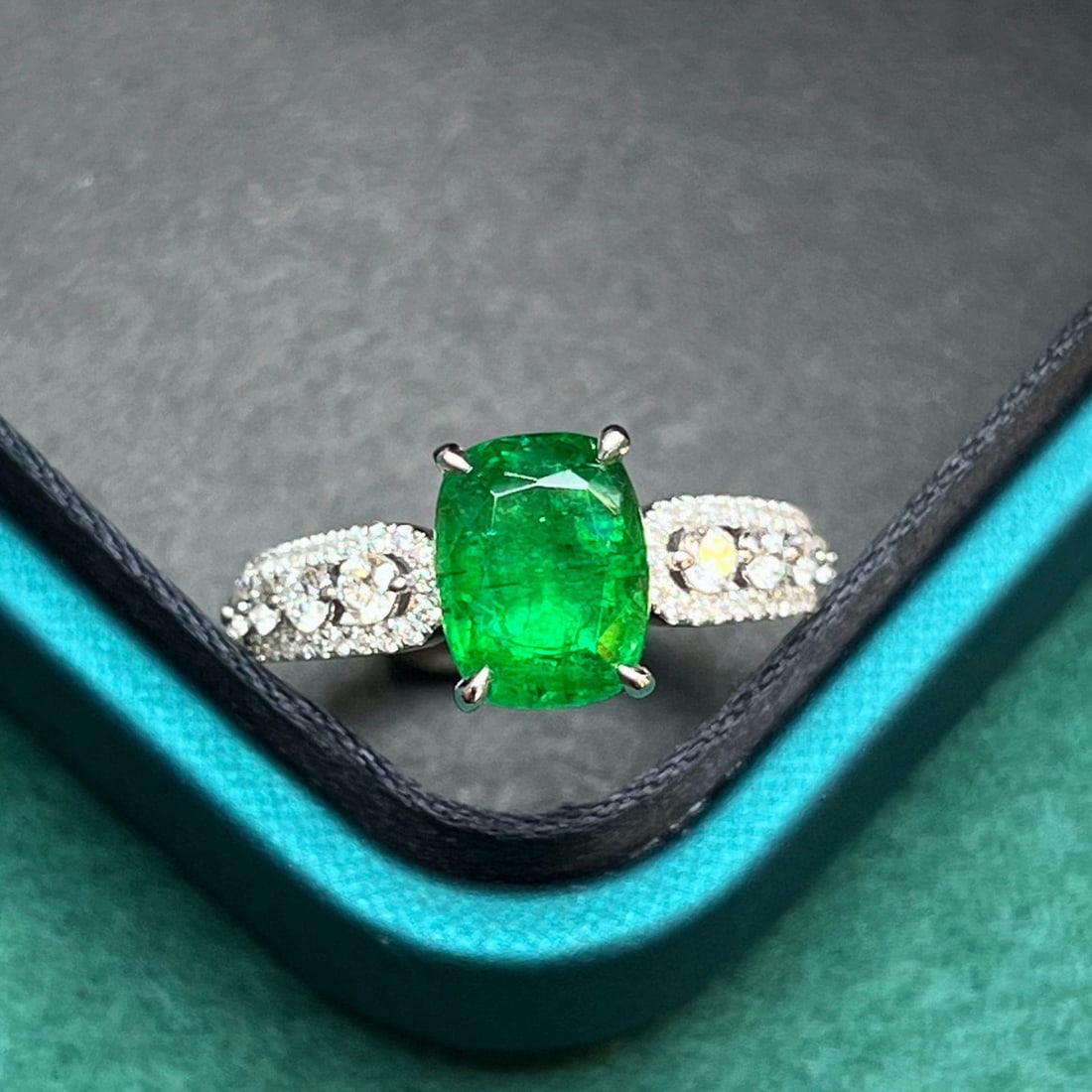 14k Gold 2.01 Ctw Vivid Green Natural Emerald & Diamond Ring - 4