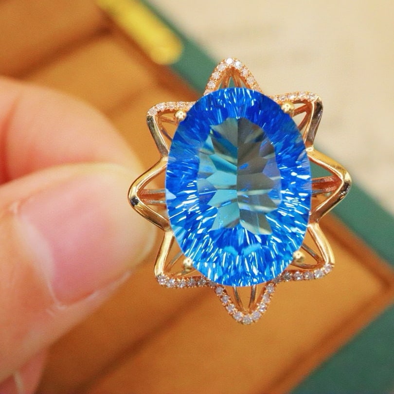 14k Gold 13.53 Ctw Natural Topaz & Diamond Ring: Ref:230940023 // gold content:14k gold // ring size:7. 25us // // main gemstone:topaz // shape:oval // carat weight:13. 41ct // color:blue // treatment:natural // // adjacent gemstone 2 : diamond