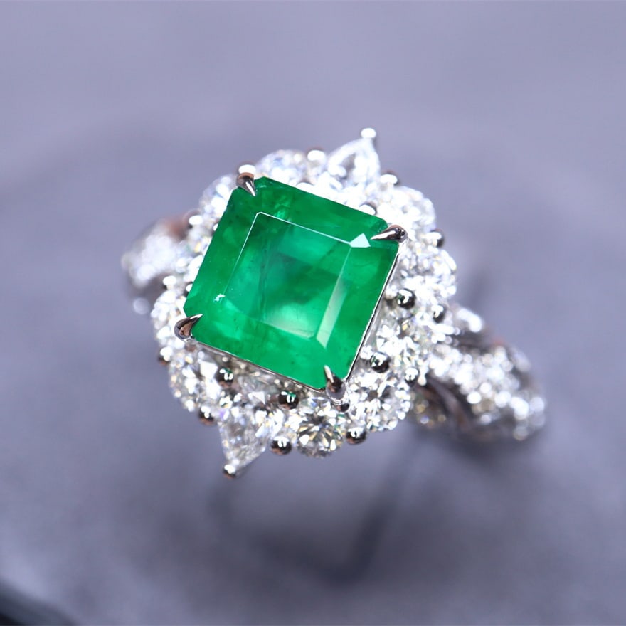 14k Gold 2.07 Ctw Natural Emerald & Diamond Ring - 2