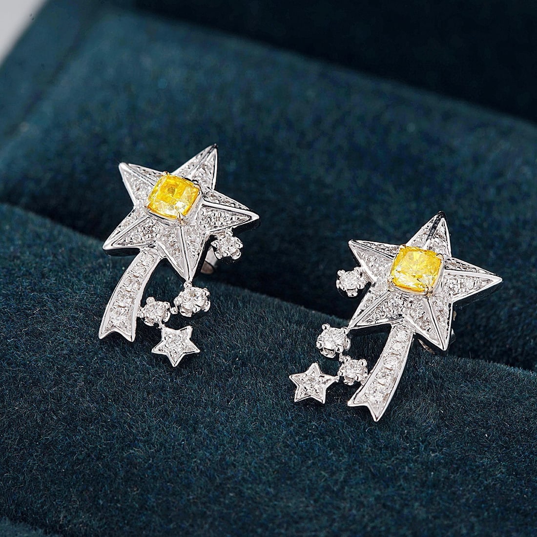 14k Gold 0.48 Ctw Natural Yellow Diamond & Diamond Earrings: Ref:230940035 // gold content:14k gold // main gemstone:yellow diamond // shape:cushion // carat weight:0. 26ct // color:yellow // treatment:natural // // adjacent gemstone 2 : diamond // shape:round