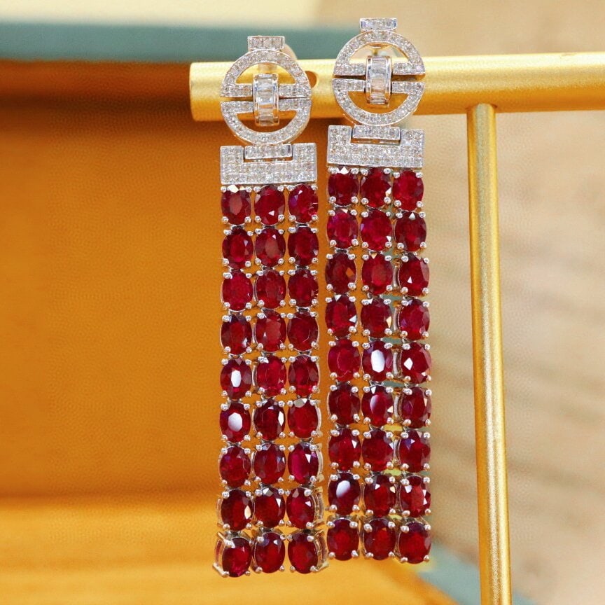 14k Gold 11.74 Ctw Natural Ruby & Diamond Earrings: Ref:230940041 // gold content:14k gold // main gemstone:ruby // shape:oval // carat weight:11. 27ct // color:pigeonblood red // treatment:natural // // adjacent gemstone 2 : diamond // number of stone