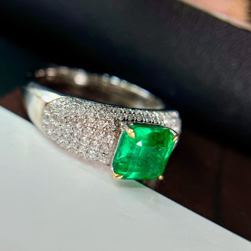 14k Gold 1.55 Ct Vivid Green Natural Emerald & Diamond Ring - 2