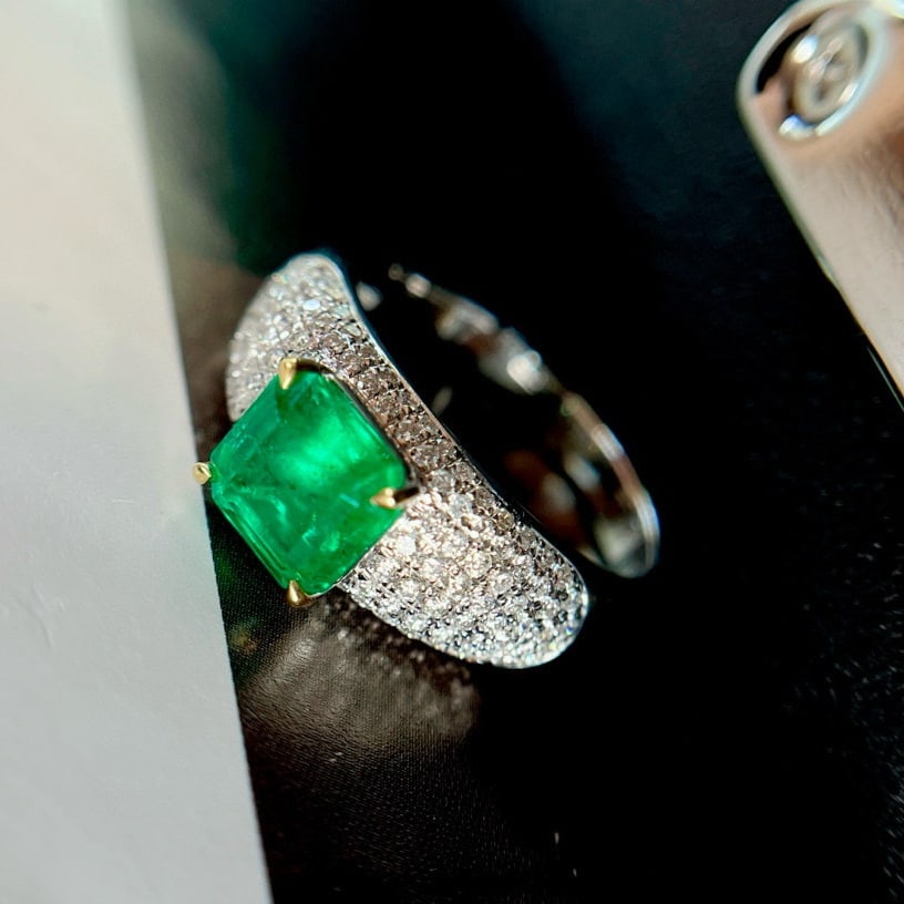 14k Gold 1.55 Ct Vivid Green Natural Emerald & Diamond Ring - 4