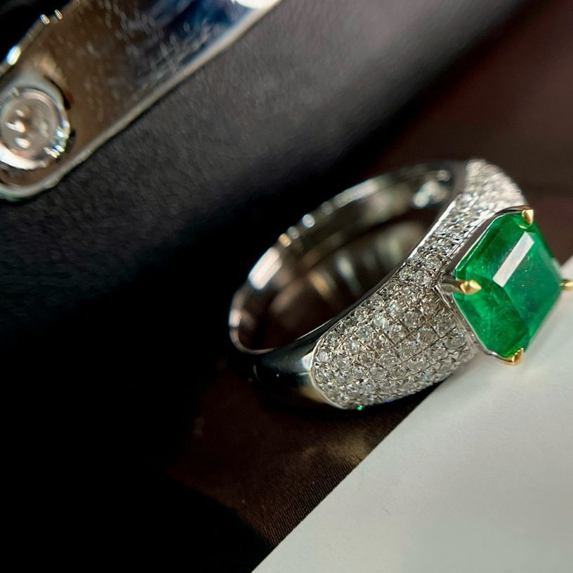 14k Gold 1.55 Ct Vivid Green Natural Emerald & Diamond Ring - 6