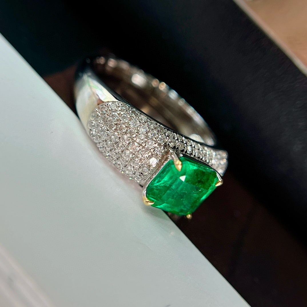 14k Gold 1.55 Ct Vivid Green Natural Emerald & Diamond Ring - 7