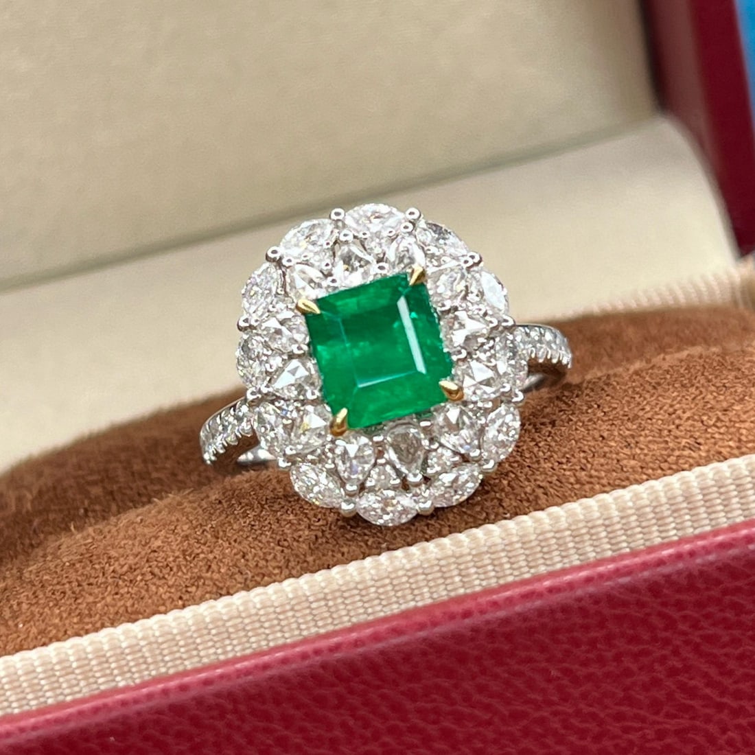 14k Gold 2.56 Ctw Vivid Green Natural Emerald & Diamond Ring - 3