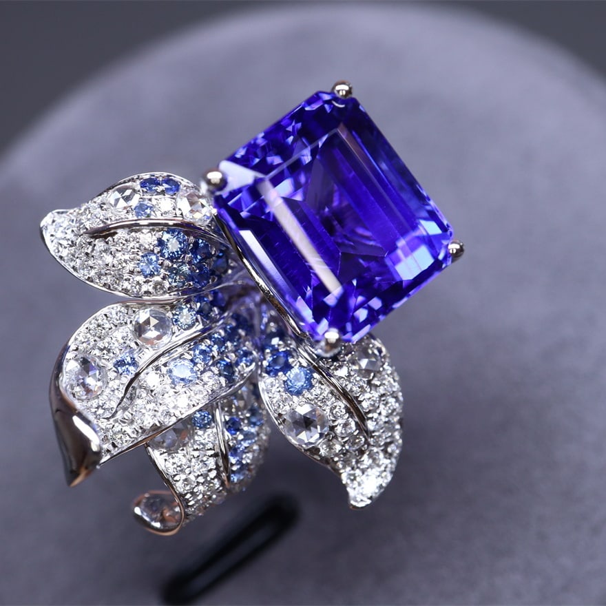 14k Gold 8.06 Ctw Natural Tanzanite & Diamond Ring - 4