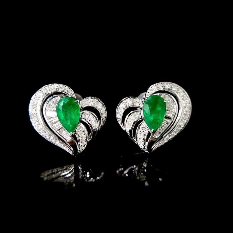 14k Gold 1.23 Ctw Vivid Green Natural Emerald & Diamond Earrings: Ref:230940078 // gold content:14k gold // main gemstone:emerald // shape:pear // carat weight:0. 75ct // color:vivid green // treatment:natural // // adjacent gemstone 2 : diamond // shape:multiply