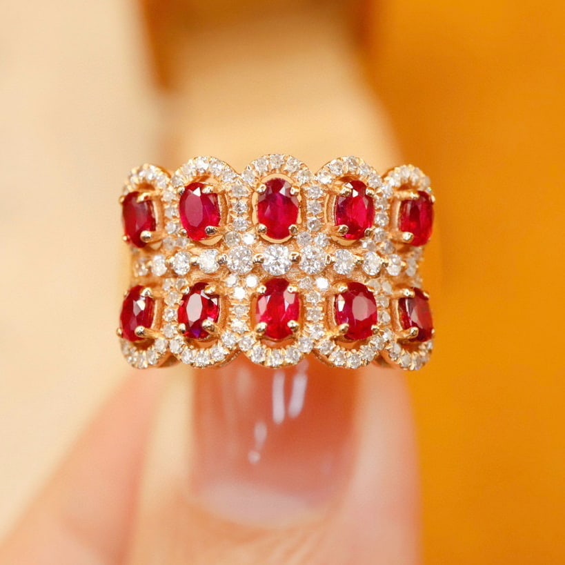 14k Gold 1.48 Ctw Vivid Red Natural Ruby & Diamond Ring: Ref:230940080 // gold content:14k gold // ring size:7. 25us // // main gemstone:ruby // shape:oval // carat weight:1. 05ct // color:vivid red // treatment:natural // // adjacent gemstone 2 :