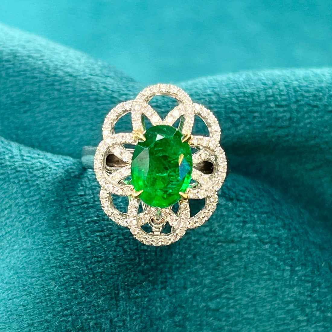 14k Gold 2.47 Ctw Vivid Green Natural Emerald & Diamond Ring/pendant( Without Chain ): Ref:230940085 // gold content:14k gold // ring size:7. 25us // // main gemstone:emerald // shape:oval // carat weight:2. 01ct // color:vivid green // treatment:natural // // adjacent gemstone 2 :