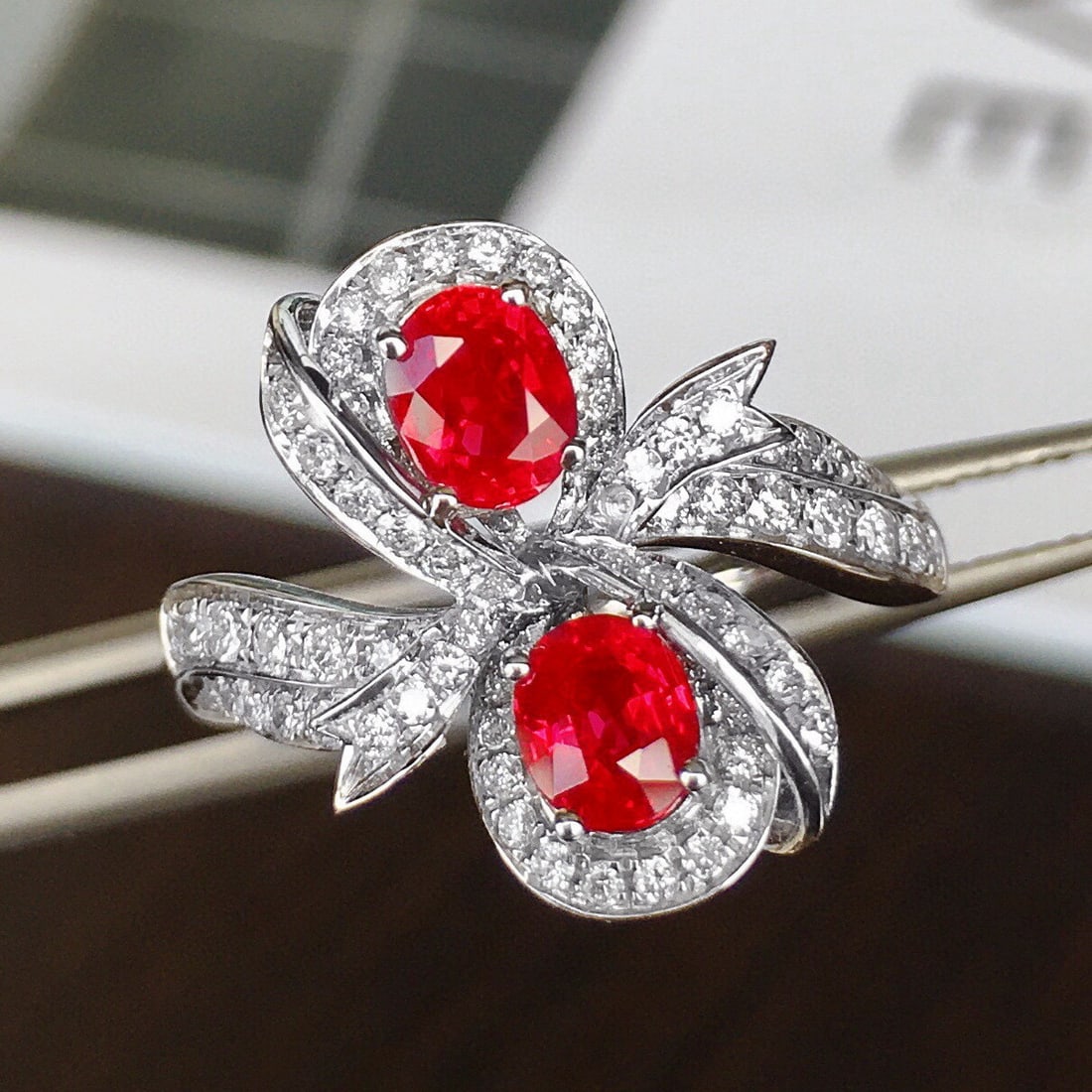 14k Gold 1.76 Ctw Vivid Red Natural Ruby & Diamond Ring: Ref:230940094 // gold content:14k gold // ring size:7. 25us // // main gemstone:ruby // shape:oval // carat weight:1. 08ct // color:vivid red // treatment:natural // // adjacent gemstone 2 :