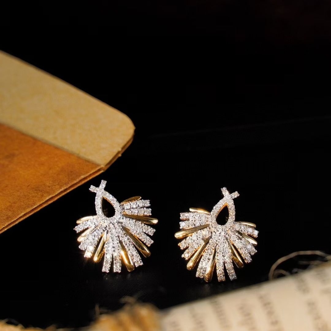 14k Gold 0.52 Ct Natural H Diamond Earrings: Ref:230940100 // gold content:14k gold // main gemstone:diamond // shape:round // carat weight:0. 52ct // clarity grade:vs-si // color:h // treatment:natural // cut grade:g // Condition: NewLow