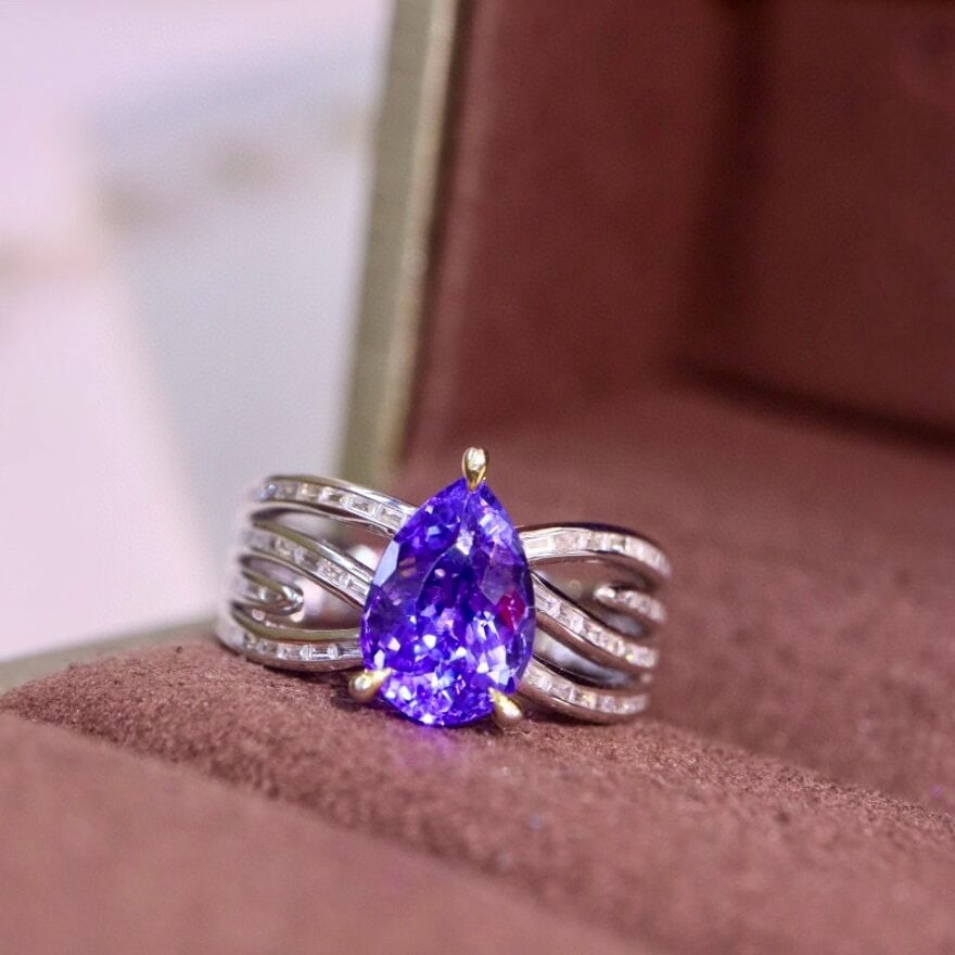 14k Gold 3.03 Ctw Natural Tanzanite & Diamond Ring: Ref:230940103 // gold content:14k gold // ring size:7. 25us // // main gemstone:tanzanite // shape:pear // carat weight:2. 60ct // color:blue // treatment:natural // // adjacent gemstone 2 :