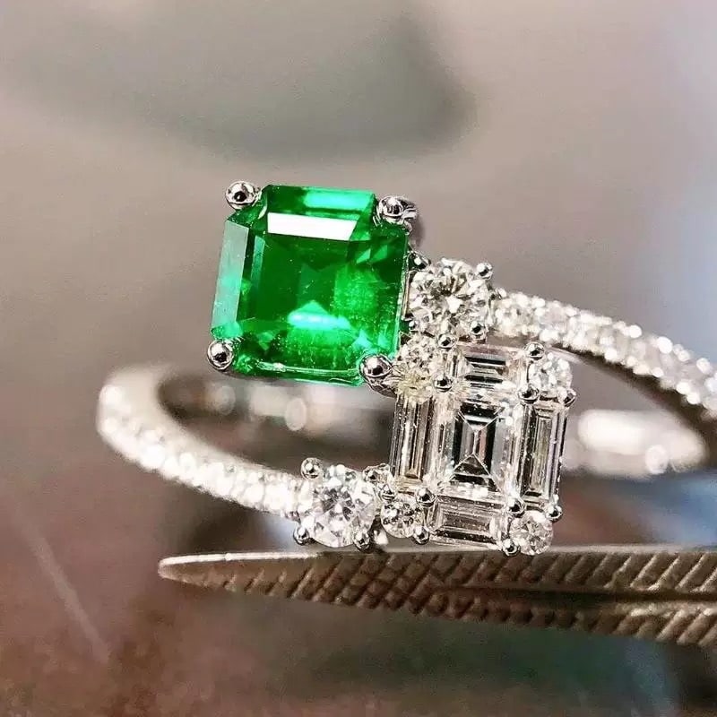 14k Gold 0.76 Ctw Vivid Green Natural Emerald & Diamond Ring - 4