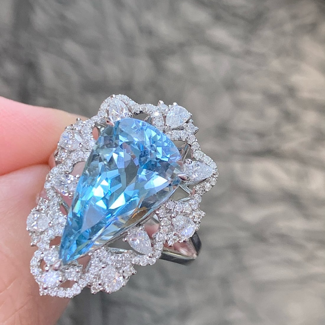 14k Gold 6.13 Ctw Natural Aquamarine & Diamond Ring - 2